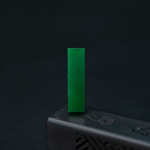 糯冰种阳绿翡翠方条