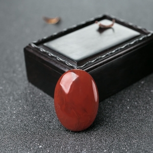 火焰纹南红随形吊坠