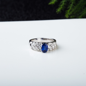 皇家蓝蓝宝石戒指