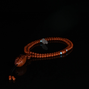 俏色南红财神吊坠