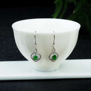 18K糯冰种翠绿翡翠耳坠