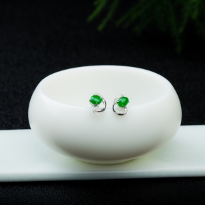 18K糯种翠绿翡翠耳钉