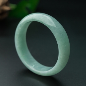 61.2mm糯种浅绿翡翠平安镯