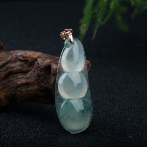 银镶糯冰种飘花翡翠福豆吊坠