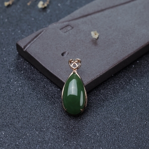 18K山料和田碧玉吊坠