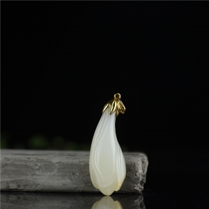 18k金镶和田白玉玉兰吊坠