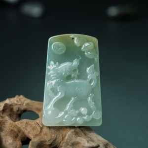 糯种俏色翡翠麒麟吊坠