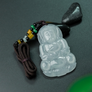 糯冰种翡翠观音吊坠