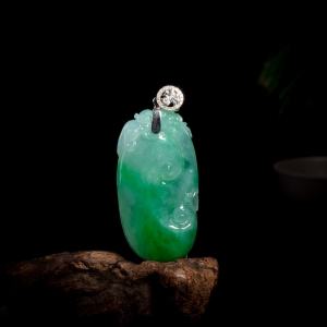 18K糯冰种飘翠翡翠如意寿吊坠