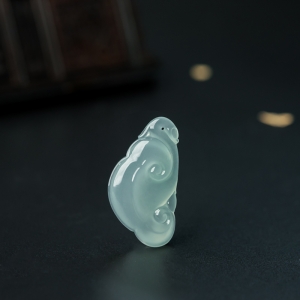 糯冰种翡翠如意吊坠