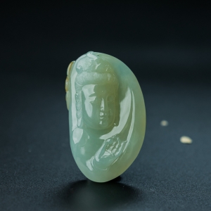 糯冰种俏色翡翠观音吊坠