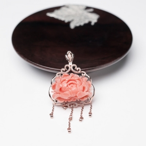 18K深水珊瑚牡丹花吊坠