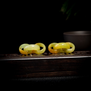 糯种黄翡耳坠（一对）