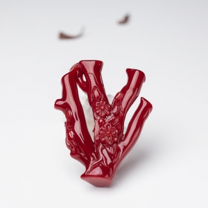 阿卡牛血红珊瑚雕花原枝吊坠