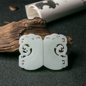 山料和田白玉镂雕仿古龙牌吊坠（两件）