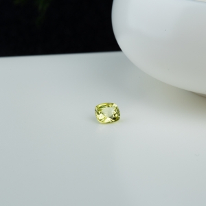 黄绿色蓝宝石刻面戒面