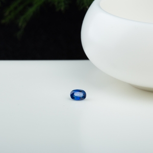 深蓝色蓝宝石刻面戒面
