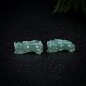 糯冰种灰绿翡翠貔貅吊坠（对）