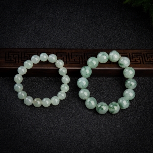 糯冰种飘花翡翠手串两条