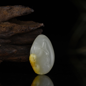 籽料和田白玉福在眼前吊坠