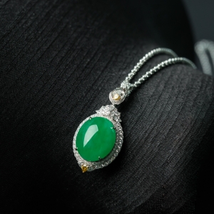 18K糯种阳绿翡翠戒面吊坠