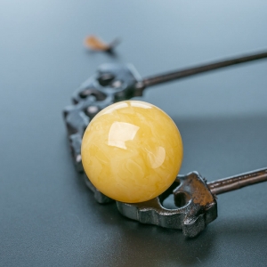 33.5mm鸡油黄蜜蜡圆珠