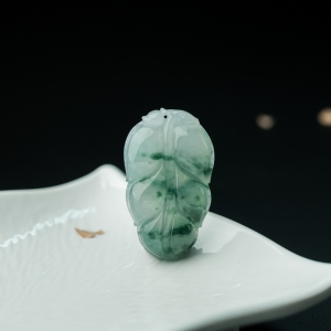 糯冰种飘花翡翠金枝玉叶吊坠