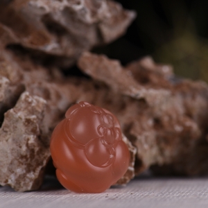 冰料南红福猪吊坠