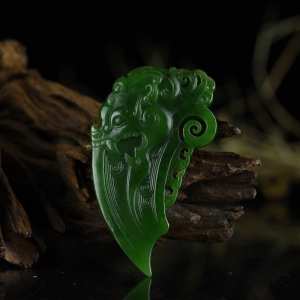 山料和田碧玉龙牙吊坠