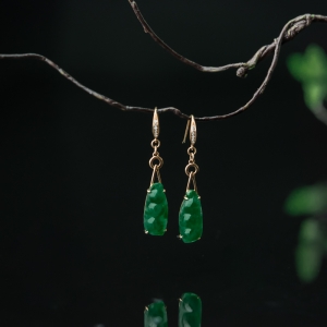 18K糯种翠绿翡翠福豆耳坠