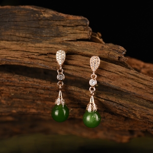 银镶钻山料和田碧玉圆珠耳坠
