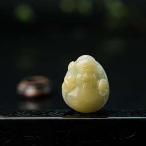 糯种俏色翡翠财神吊坠