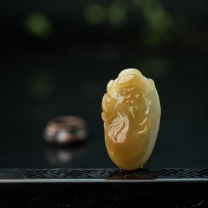 糯种俏色翡翠财神吊坠