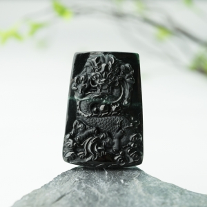 糯种墨翠辰龙吊坠