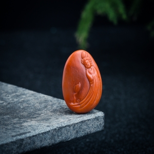 柿子红南红仕女吊坠