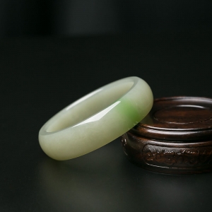 60mm山料和田翠青玉雕花扁镯