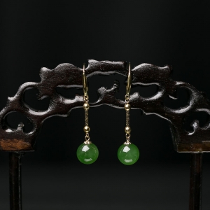 18K山料和田碧玉耳坠