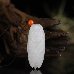 籽料和田羊脂白玉一鸣惊人吊坠