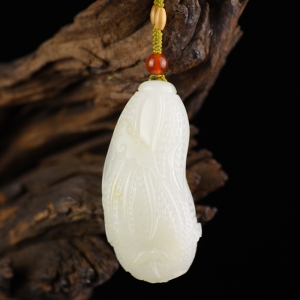 籽料和田白玉白菜吊坠