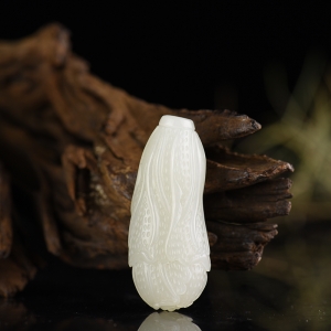 籽料和田白玉百财吊坠