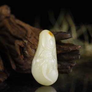 籽料和田白玉貔貅吊坠