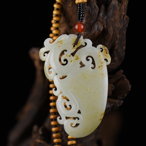 籽料和田青白玉龙凤佩吊坠