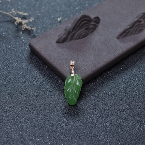 18K山料和田碧玉叶子吊坠