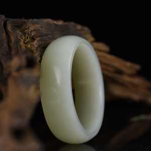 58.0mm籽料和田白玉手镯