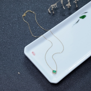 18K鲜绿祖母绿项链