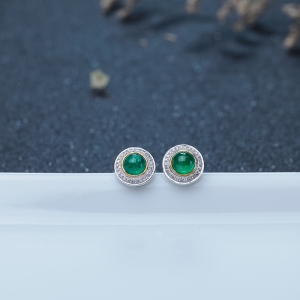 18K鲜绿祖母绿耳钉