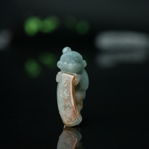 糯种俏色翡翠吉祥如意吊坠
