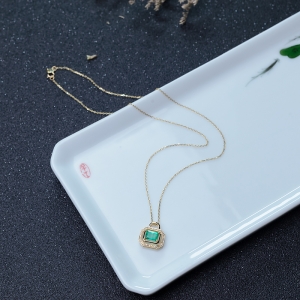 18K鲜绿祖母绿项链