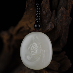 籽料和田白玉一品青莲吊坠