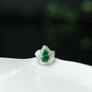 18K糯种翠绿翡翠福禄戒指